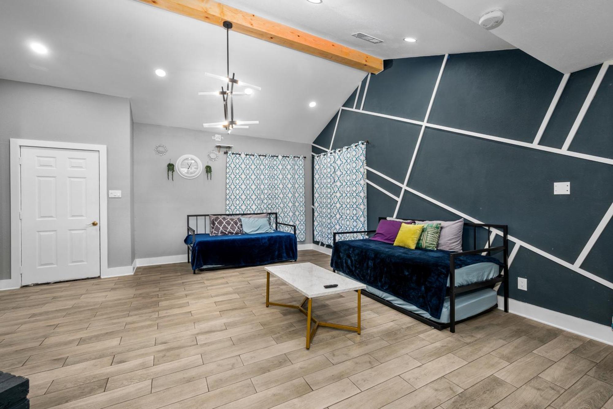 Spacious Galleria Apartment With Free Park Houston Exterior photo